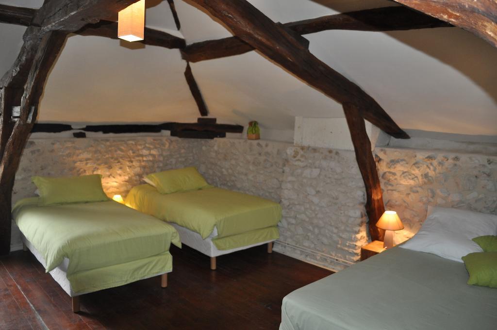 Chambres D'Hotes La Grange Au Bois Champagne-et-Fontaine Room photo