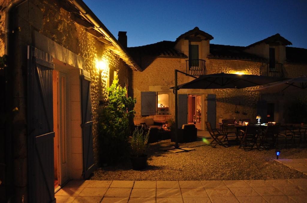 Chambres D'Hotes La Grange Au Bois Champagne-et-Fontaine Exterior photo